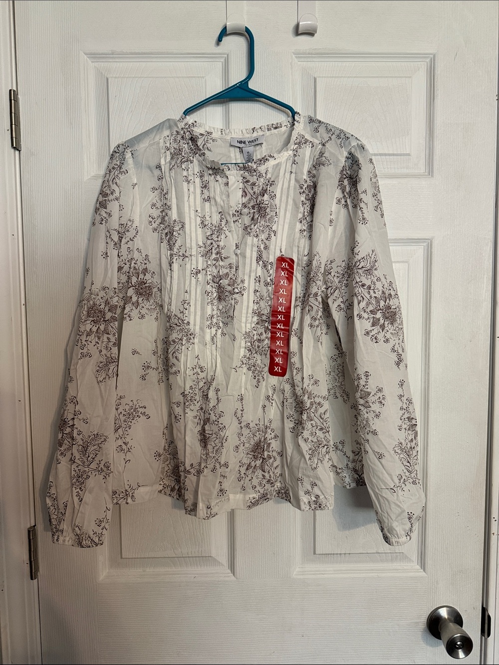Nine West White Floral Pintuck Peplum blouse